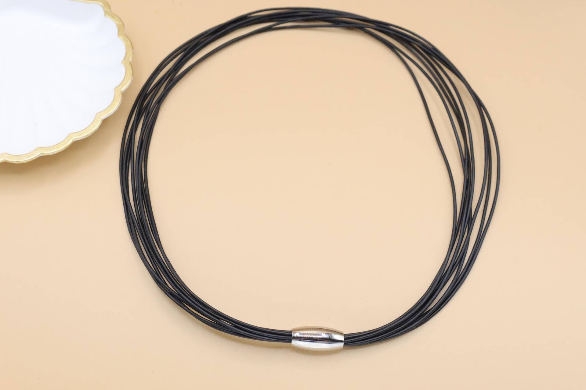 Halskette Aus Leder Und Edelstahl, Mit Magnetverschluss, Schwarz von SMIRAccessoires