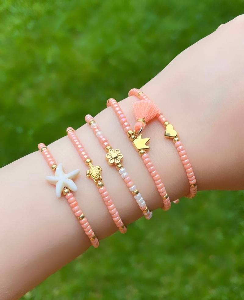 Schönes Blume Armband, Peach Schönes Blume Armband, Peach von SMIRAccessoires