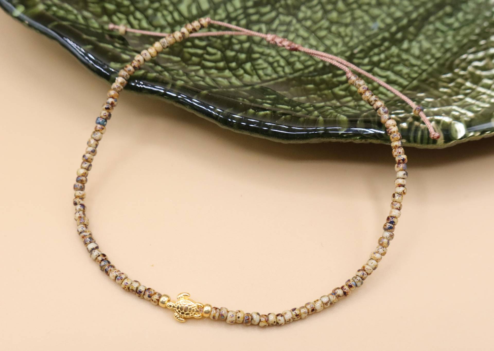Schönes Schildkröte-Fußband Mit Mini-Glasperlen, Braun Schönes Schildkröte-Fußband Mit Mini-Glasperlen, Braun von SMIRAccessoires
