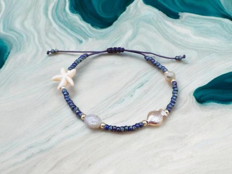 Schönes Seestern Armband Mit Fisch, Naturstein Und Glasperlen, Dunkelblau von SMIRAccessoires