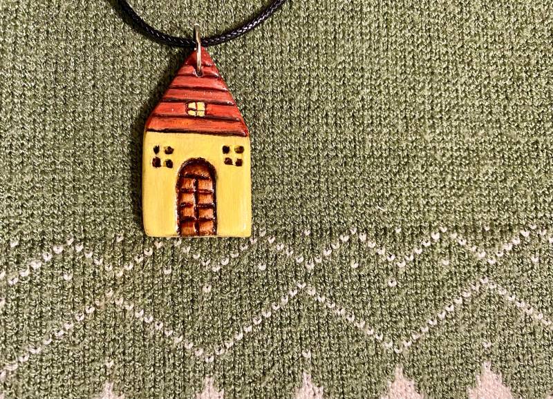 Handgemachte Haus Anhänger Tiny Keramik Peandant Form Halskette Miniature Handgemachte Architektur von SMPersianArt