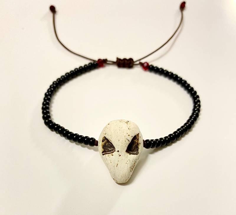 Keramik Alien Armband, Handgemachtes Freundschaftsarmband, Unisex Alein Armband, Moderner Schmuck, Perlenarmband, Monster Armband von SMPersianArt