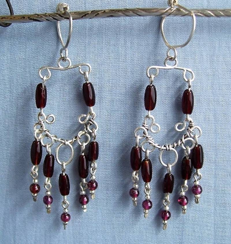 Boho Chic Granat-Glas Und Sterlingsilber Chandelier Ohrringe Boho Chic Granat-Glas Und Sterlingsilber Chandelier Ohrringe von SMaggieMarieHandmade