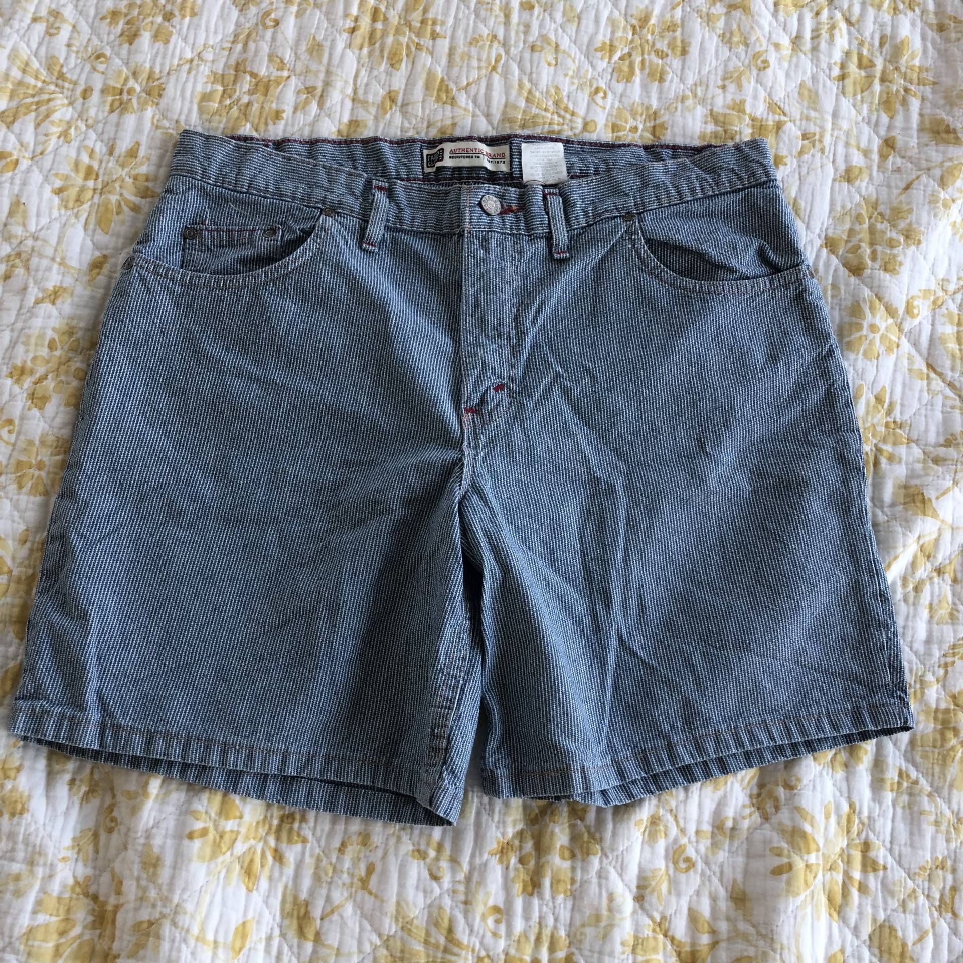 Vintage 90Er Faded Glory Pinstripe Denim Shorts Mit Roten Nähten, Jeans Shorts, High Waist 90S Girl von SMartPotter