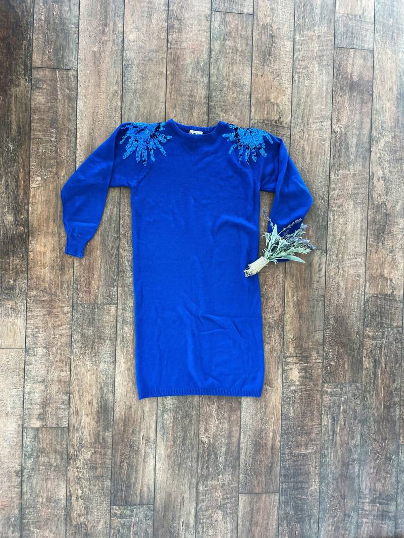Vintage Pailletten Blau Pullover Kleid, Schulter Detail 80Er Jahre Paillettenpullover Cocktail Blaues Urlaubskleid, Electric Vintage Pailletten Blau Pullover Kleid, Schulter Detail 80Er Jahre Paillettenpullover Cocktail Blaues Urlaubskleid, Electric von SMartPotter