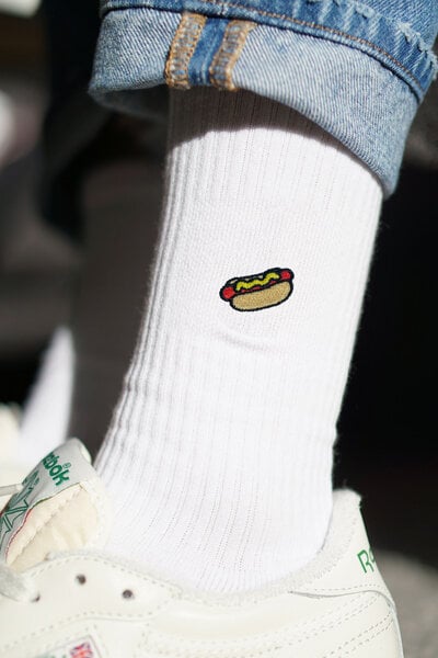 SNACKZ Hot Dog | Bestickte Bio Baumwoll Socken von SNACKZ