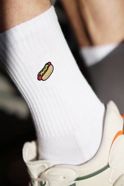 SNACKZ Hot Dog | Bestickte Bio Baumwoll Socken von SNACKZ