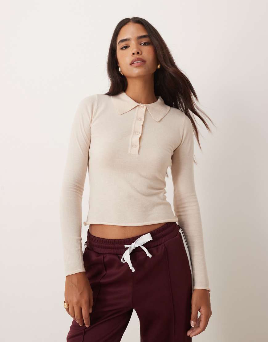 SNDYS - Feinstrick-Oberteil in Beige mit Polokragen-Weiß SNDYS - Feinstrick-Oberteil in Beige mit Polokragen-Weiß von SNDYS