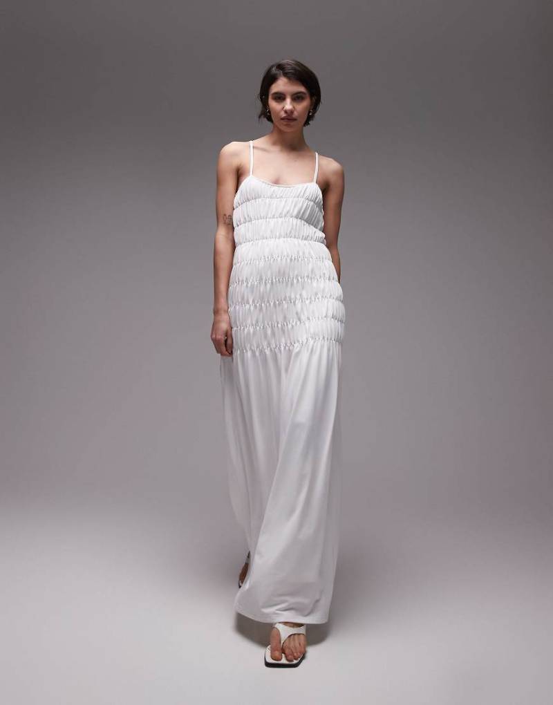 SNDYS - Gesmoktes Camisole-Maxikleid in Weiß mit niedriger Taille von SNDYS