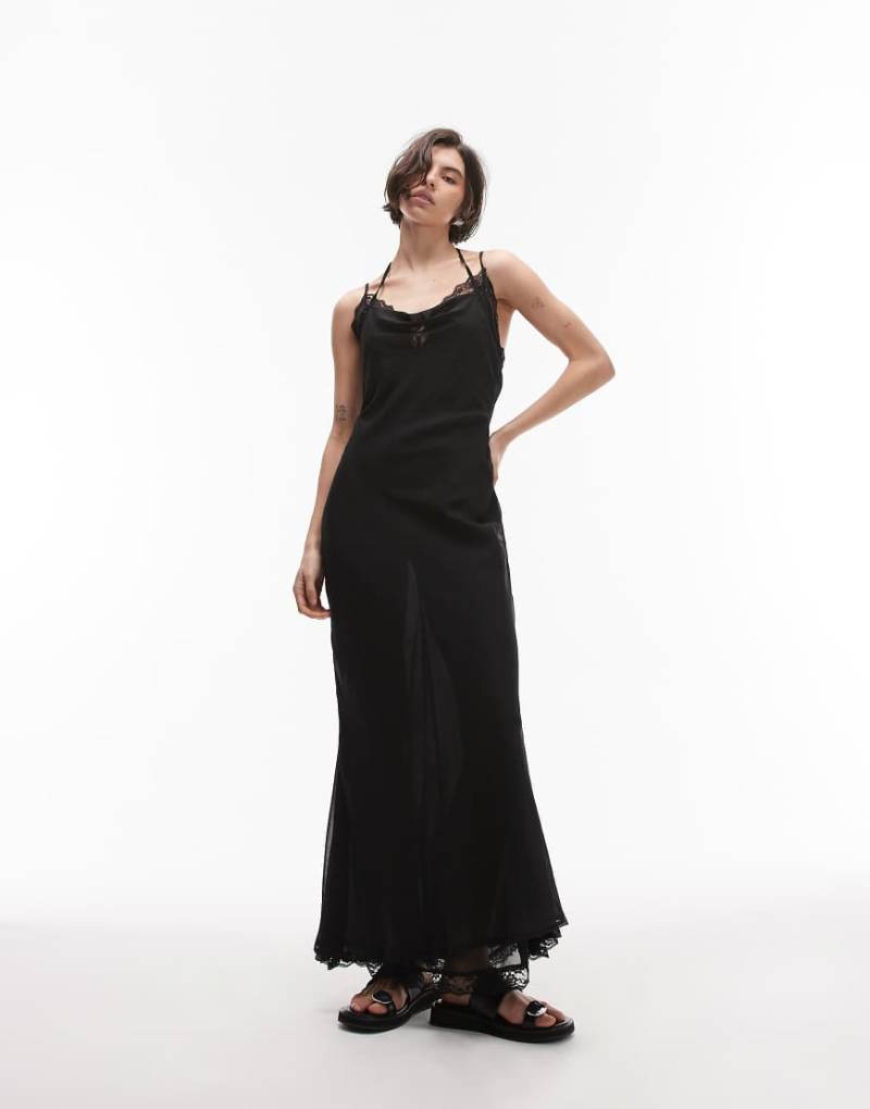 SNDYS - Maxikleid in Schwarz mit Trägern, Wasserfallausschnitt und Spitzenborte von SNDYS