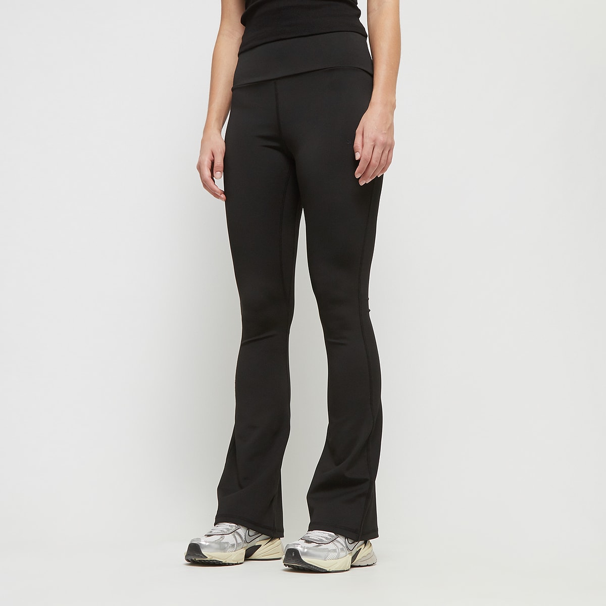 Small Logo Essential Mini Flare Pants von SNIPES