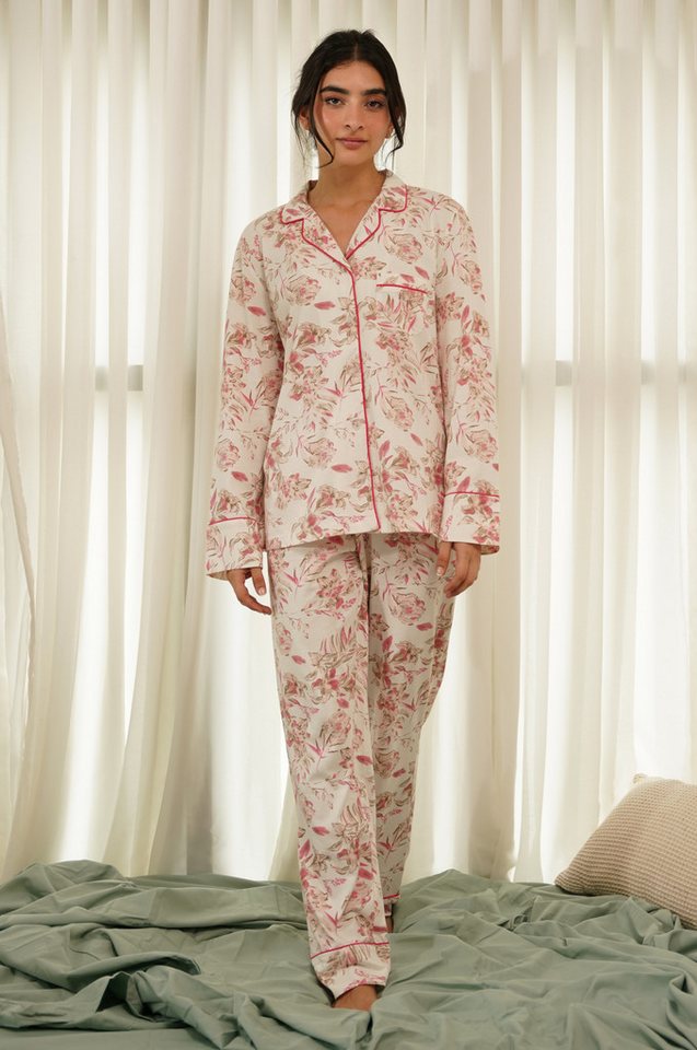 SNOOZE OFF Pyjama Damen Schlafanzug mit floralem Print in Creme und Rosa aus 100 % Baumwolle mit Kontrastpaspeln von SNOOZE OFF