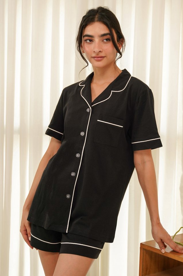 SNOOZE OFF Shorty Damen Pyjama in Schwarz mit Kontrastpaspel aus 100 % Baumwolle (2 tlg., 1 Stück) Schlafanzug mit kurzarm Hemd & Shorts von SNOOZE OFF