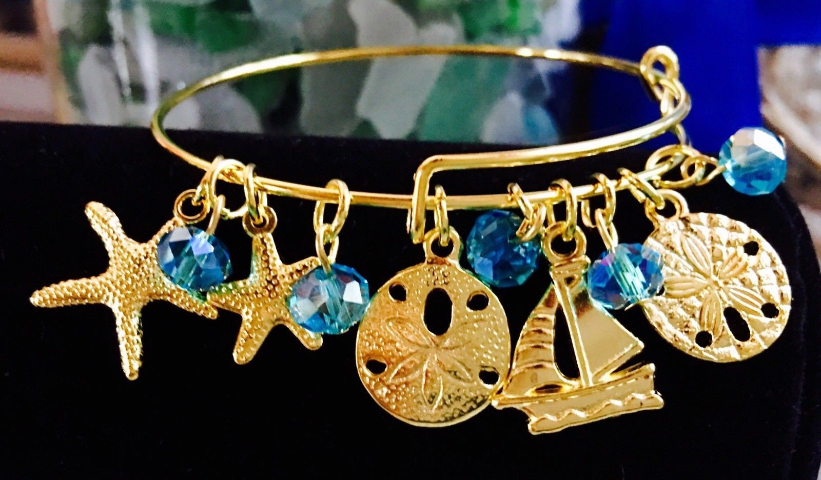 Vergoldeter Maritimer Armreif Sanddollar, Segelboot, Seestern & Glasanhänger von SNOWMENDELIGHTS