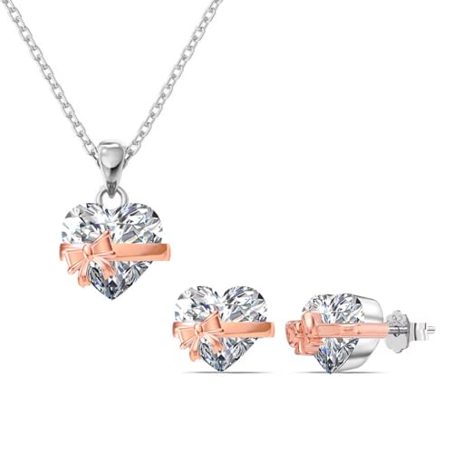 SNUBBi Elegantes Schmuckset aus 925er Sterlingsilber bestehend aus einer Halskette mit Herzanhänger und passenden Ohrsteckern. Aus unserer collection SNUBBi Elegantes Schmuckset aus 925er Sterlingsilber bestehend aus einer Halskette mit Herzanhänger und passenden Ohrsteckern. Aus unserer collection von SNUBBi