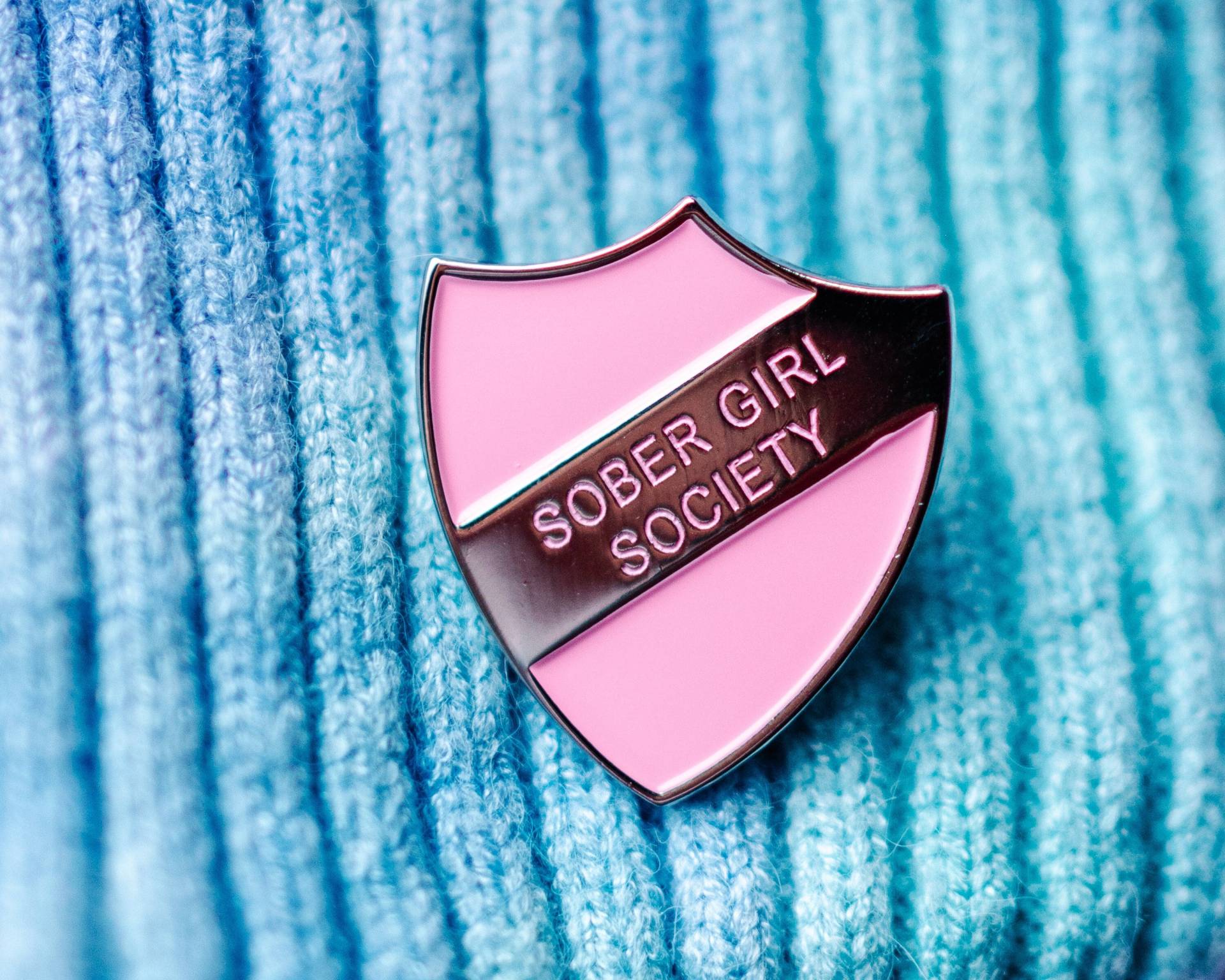 Pinker Emaille Pin Anstecker Von Sober Girl Society Pinker Emaille Pin Anstecker Von Sober Girl Society von SOBERGIRLSOCIETY