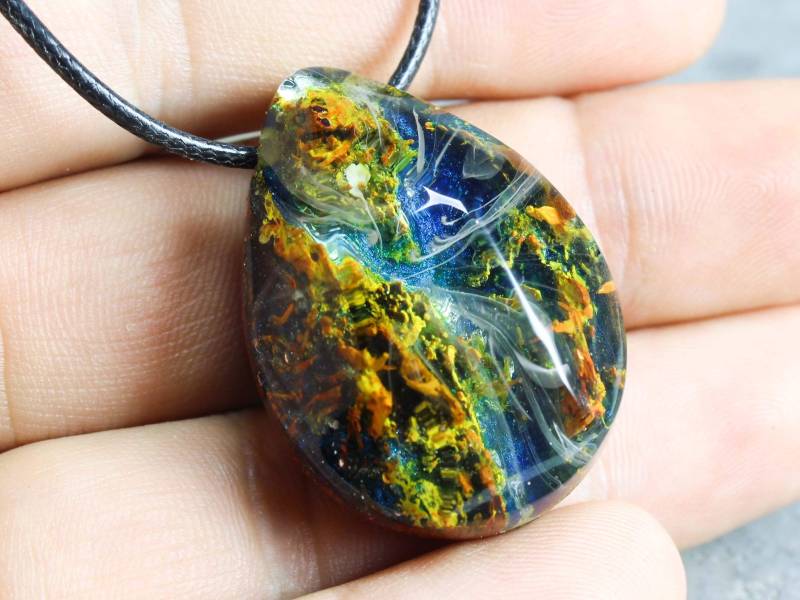 Handgefertigte Holz Harz Fluss Halskette Sterlingsilber Verschluss von SOGDbrand