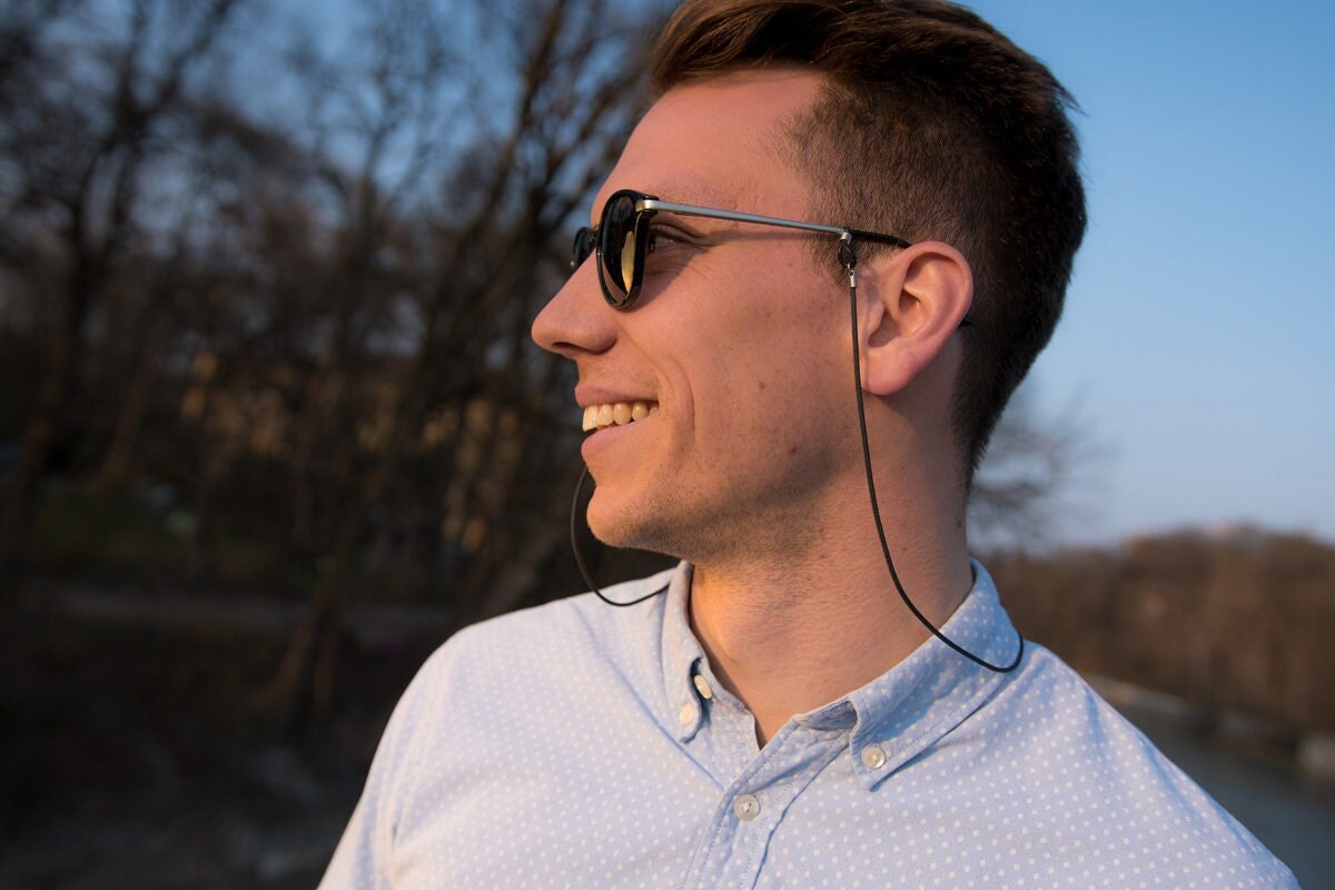 Graues Brillenband Carbon Soleash®, Handarbeit, Feine Brillenkette in 2mm, Einfarbig von SOLEASHcom