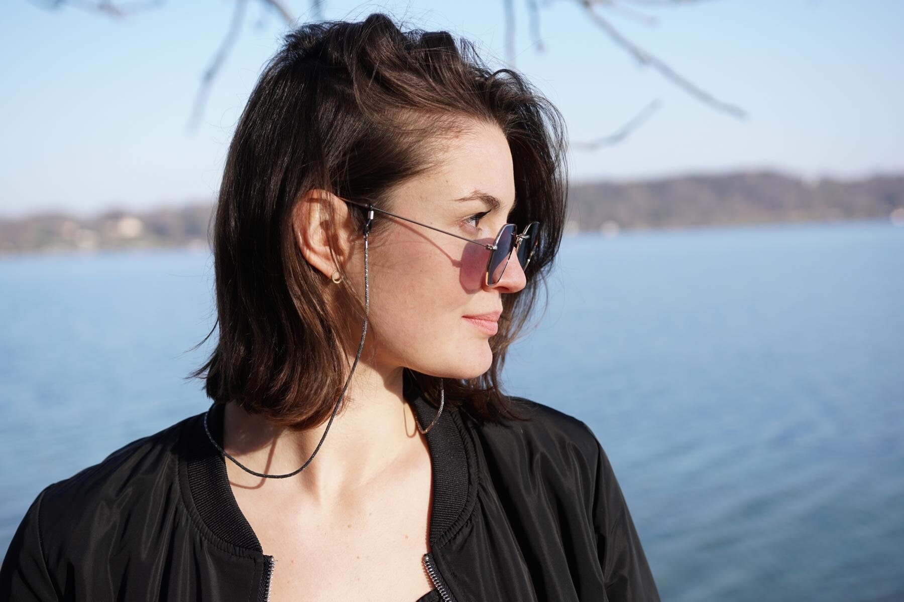 Graues Brillenband Chrom Soleash®, Handarbeit, Feine Brillenkette in 2mm, Grau-Silber von SOLEASHcom