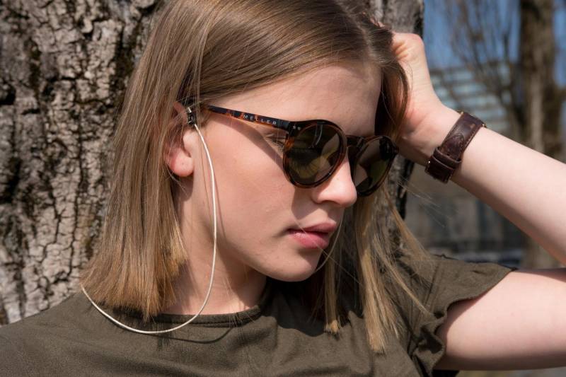 Weißes Leder Brillenband Pearl Gloss Soleash®, Handarbeit, Brillenkette in 1.5mm von SOLEASHcom