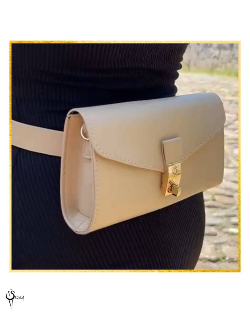 Kleine Modulare Vegane Ledertasche - 3 Tragemöglichkeiten Gürtel, Crossbody Oder Clutch Kurze Kette Zur Anpassung Des Looks Erhältlich in Farben von SOLLAfashionCH