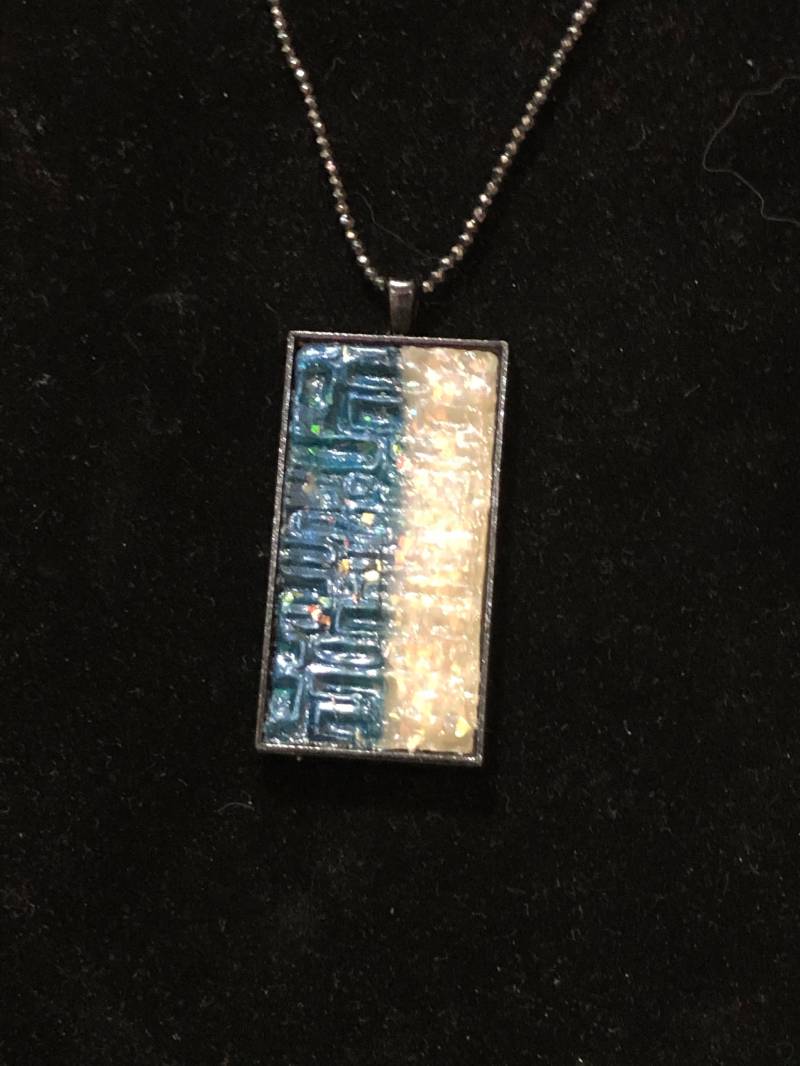 Handgemachte Blau Und Weiß Anhänger Mit Einer Facettierten Hämatit-Kette von SONGSENSE