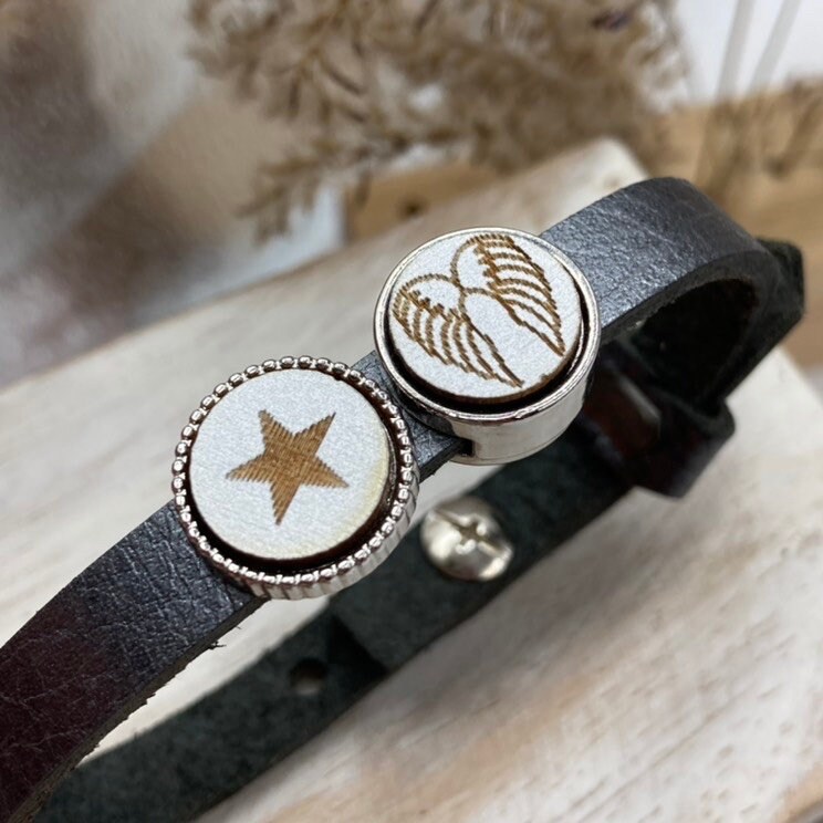 Lederarmband Anthrazit Shiny 2 Schiebelemente Stern Engelsflügel von SOULPIECEde