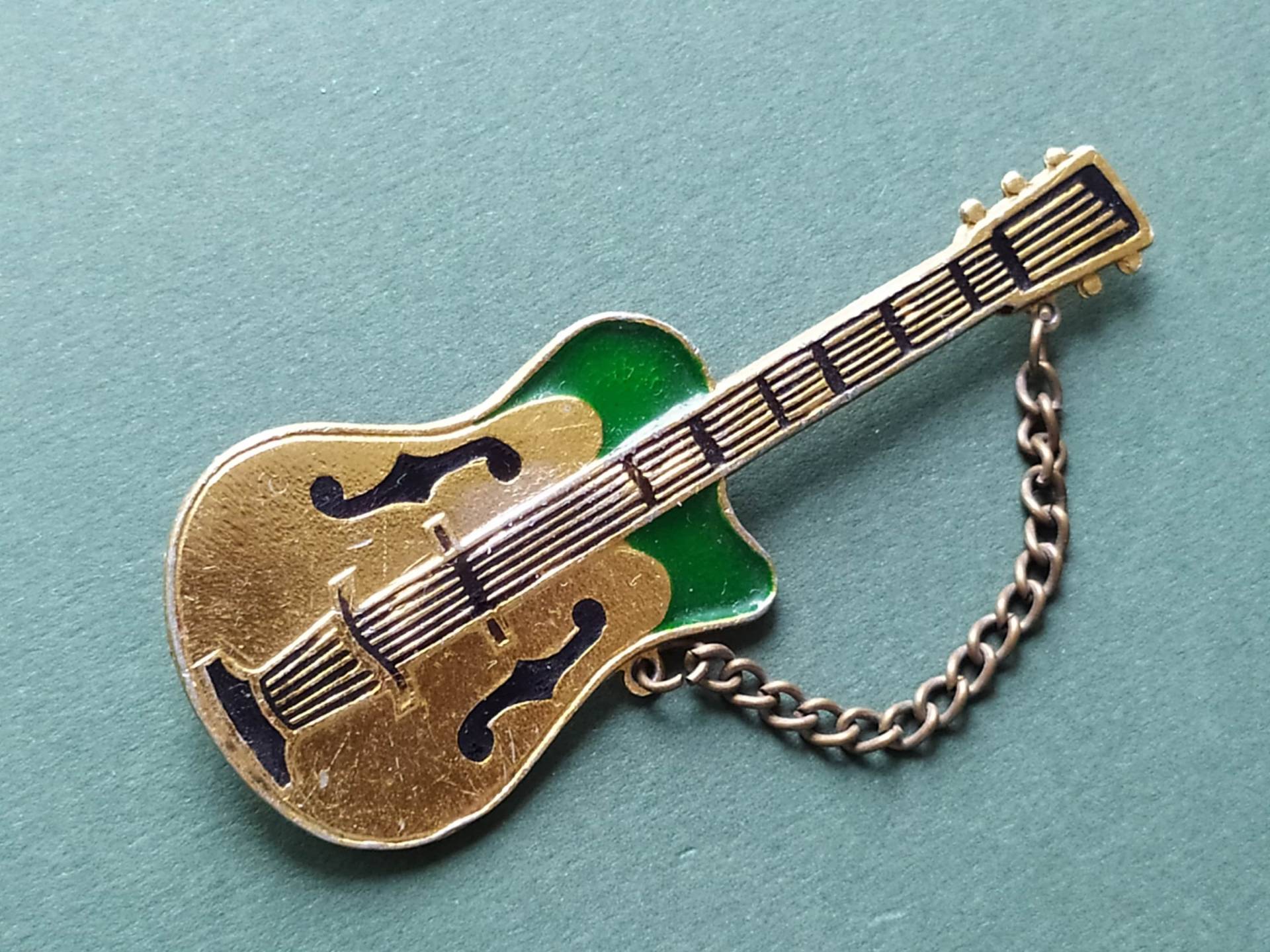 Gitarre Brosche. Vintage Kinder-Sowjet-Pin-Abzeichen, Made in Udssr, 1980Er Jahre Gitarre Brosche. Vintage Kinder-Sowjet-Pin-Abzeichen, Made in Udssr, 1980Er Jahre von SOVOK