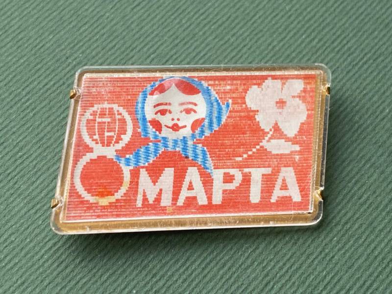 Matroschka Pin. Stereo 8. März. Internationaler Frauentag. Vintage Plakette А10 von SOVOK