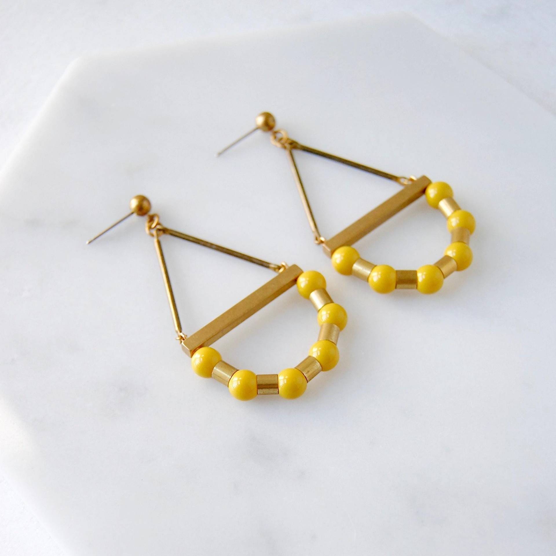 Senfgelbe Statement Ohrringe | Perlen Baumeln Spaß Sommer Schmuck Für Die Moderne Boho Senfgelbe Statement Ohrringe | Perlen Baumeln Spaß Sommer Schmuck Für Die Moderne Boho von SPARKLEFARM