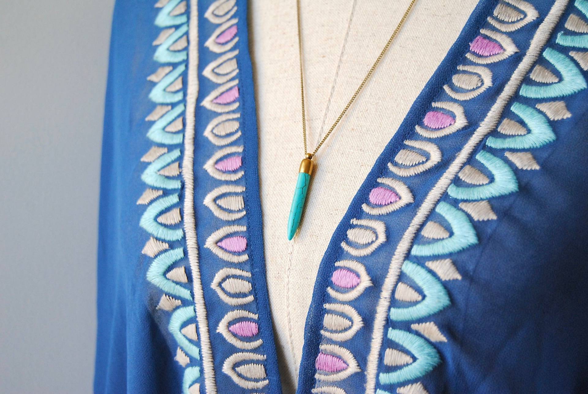 Türkis Spike Halskette | Howlith Stein Anhänger Messing Boho Layering Kette Türkis Spike Halskette | Howlith Stein Anhänger Messing Boho Layering Kette von SPARKLEFARM