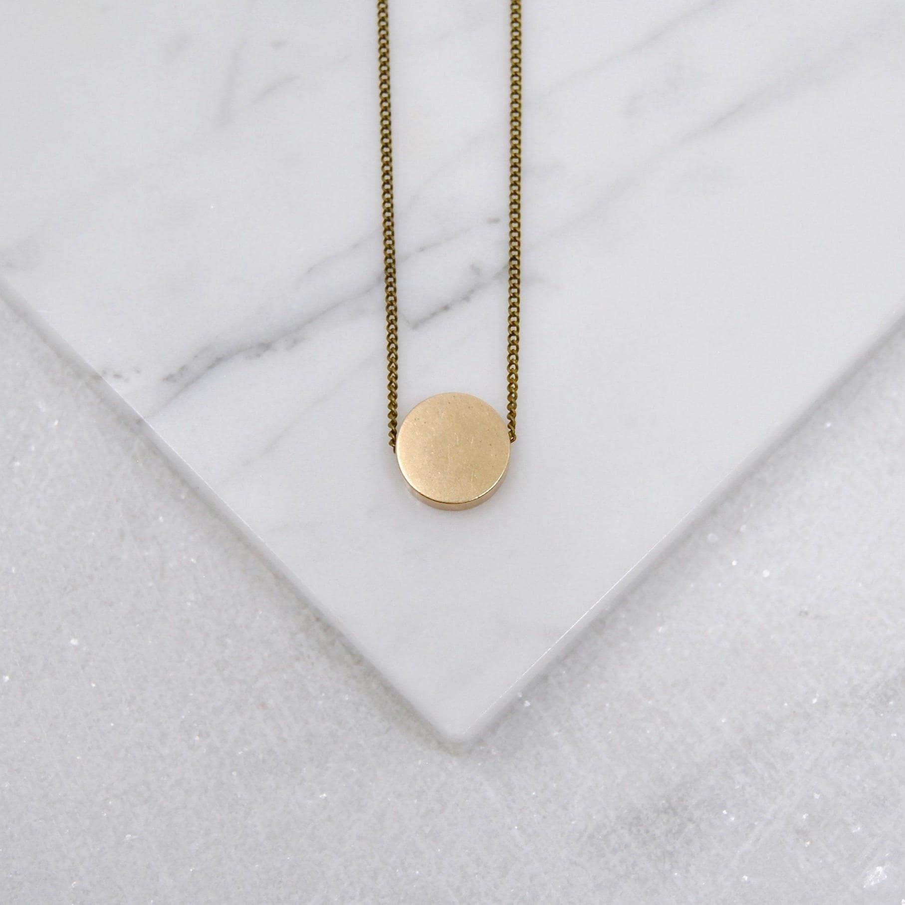 Vollmond Halskette | Minimaler Runder Messing Anhänger Kleiner Kreis Unisex von SPARKLEFARM