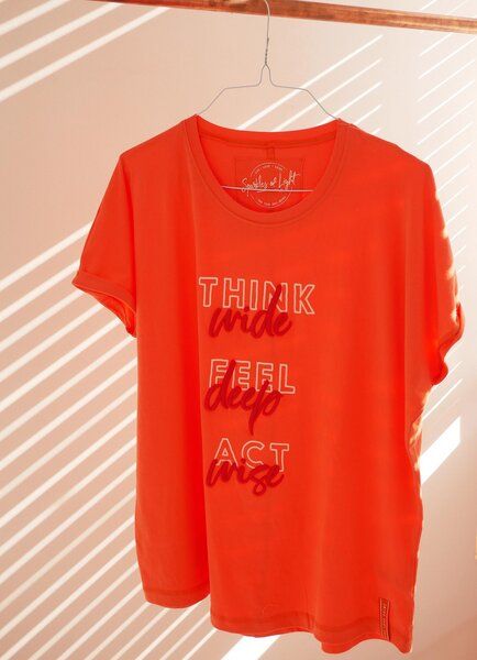 SPARKLES OF LIGHT Boxy Shirt | THINK FEEL ACT von SPARKLES OF LIGHT
