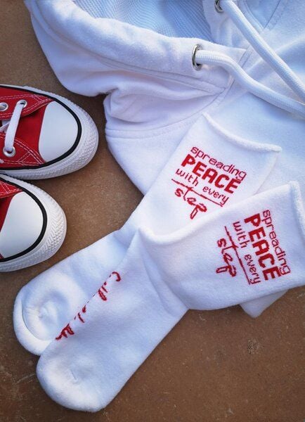 SPARKLES OF LIGHT SPREADING PEACE Unisex Plüschsocken aus Biobaumwolle von SPARKLES OF LIGHT