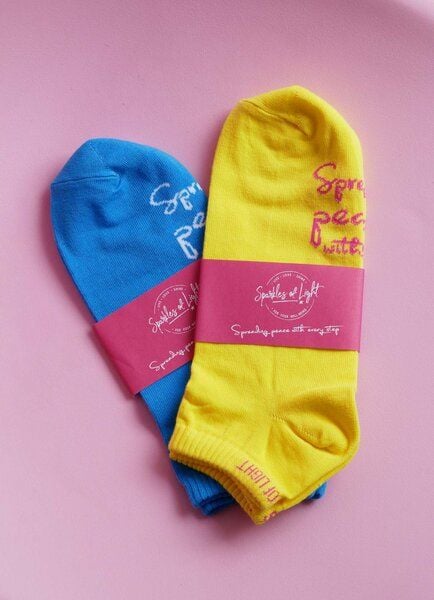 SPARKLES OF LIGHT SPREADING PEACE Unisex Sneakersocken Bundle von SPARKLES OF LIGHT