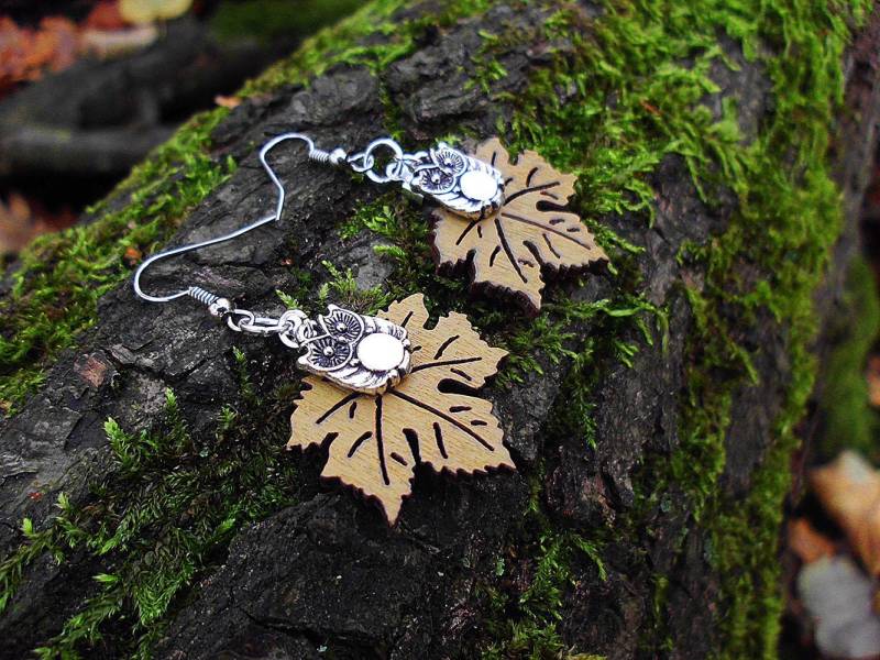 Earrings "Owl in Green Leaves"- Owl Lover's Accessory - Bird- Forest Handcrafted Wood -Tan Color von SPIRITOFGAIAJEWELRY