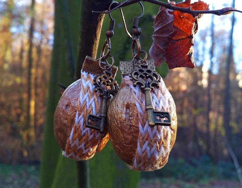 Golden Nuts For Cinderella. Real Walnuts Earrings. Eco-stil Schmuck. Umweltfreundlich. Organic Vegan -Unikate von SPIRITOFGAIAJEWELRY