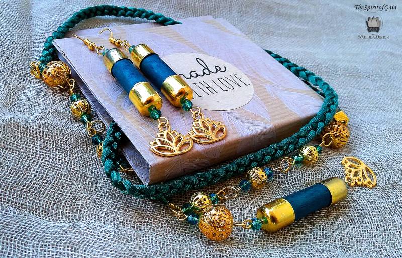 Halskette Und Ohrringe Mit Anhänger "Goldener Lotus" - Spiritualität Und Symbole Kette- Budda Lotus von SPIRITOFGAIAJEWELRY