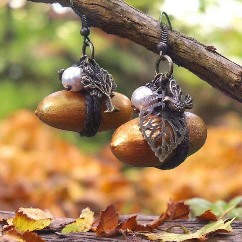 Ohrringe -Goldene Eicheln-Eco Sytle-Natur -Wald - Schmuck -Vegan-Organic-Accorns-Herbstschmuck -Schmuckdesign - Geschenk -Holz von SPIRITOFGAIAJEWELRY