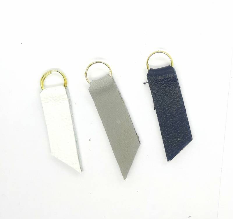 Echt Leder Schwarz Weiß Grau/Gold Farbtöne Zieher-Helfer Reißverschluss-Anhänger Taschen Geldbeutel Mappen Jacken Metallring von SPITZaufKNOPF