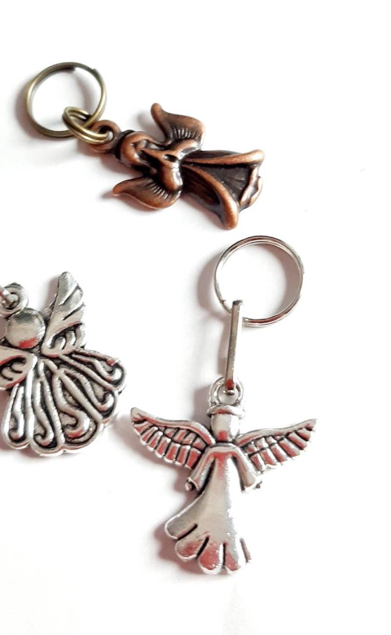 Engel Charm Amulett Zieher-Helfer Reißverschluss Schmuck Anhänger Metall Diverse Farben Und Formen von SPITZaufKNOPF