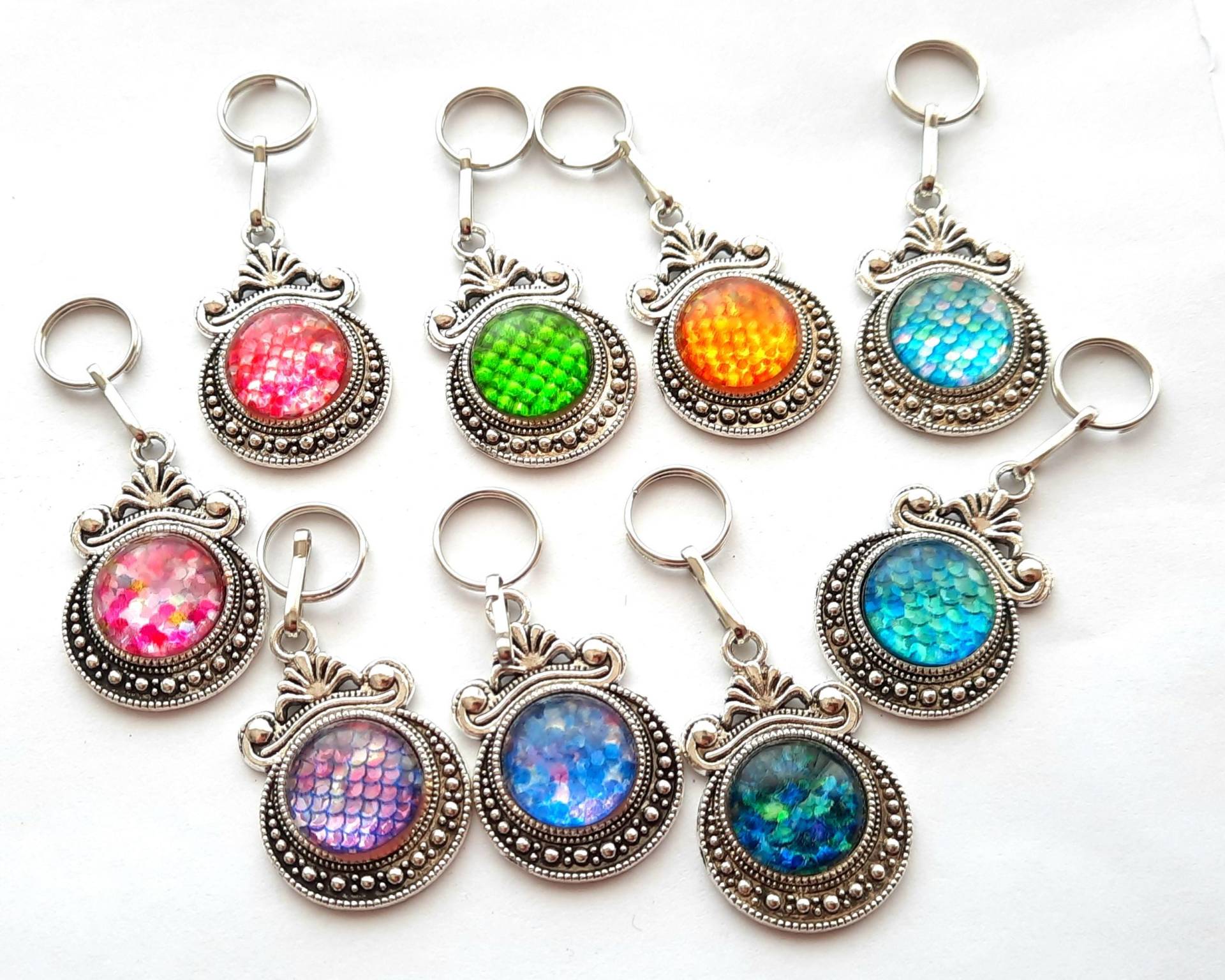 Ozean Glitzertropfen Charm Reißverschluss - Zieher Anhänger Metall Fassung Farbe Silber Mit Glas Cabochon in Diverse Feuer-Glimmer-Farben von SPITZaufKNOPF