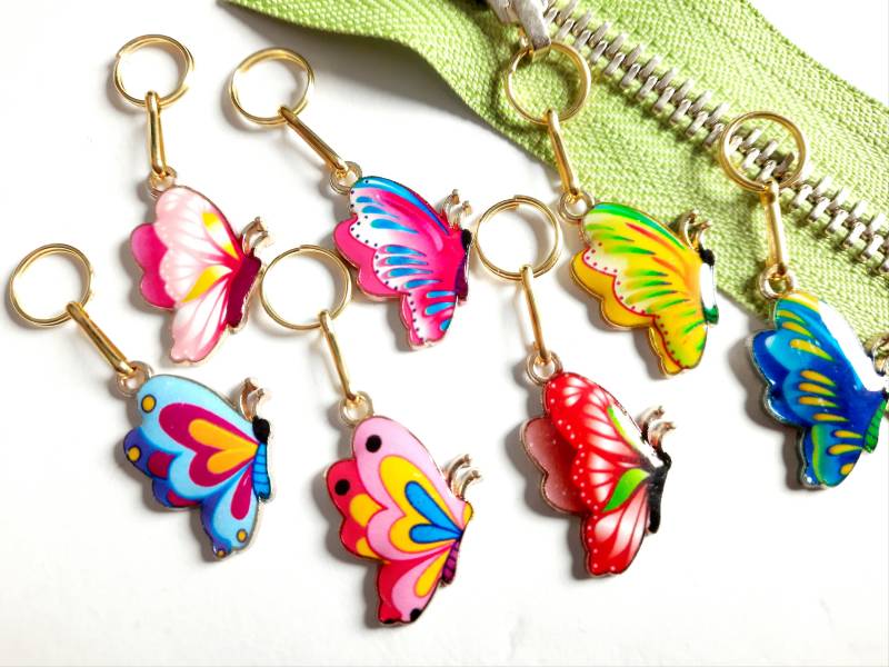 Schmetterling Im Landeflug Charm Reißverschluss Zieher-Helfer Schuhsenkel Roller Skate Rave Anhänger Metall Fassung Farbe Gold Emaille Style von SPITZaufKNOPF