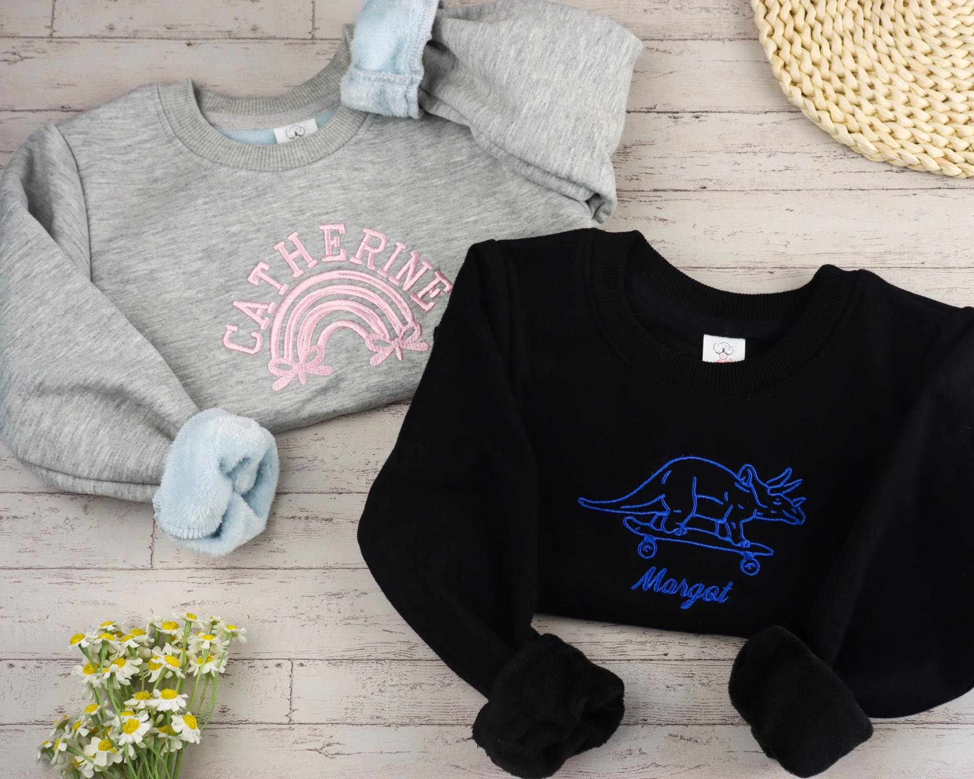 Embroidered Kids Sweatshirt, Personalised Baby Name Sibling Reveal Outfit, Shower Gift, Gift For Baby, Christmas von SPRGiftsDesigns