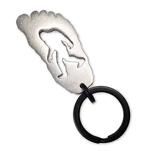 SQUATCH METALWORKS Bigfoot Geschenk - Fußabdruck Schlüsselanhänger, tolles Geschenk für Sasquatch Fans, Wandern, Outdoor, Camping, Edelstahl Metall, Metall, Small, Modern von SQUATCH METALWORKS