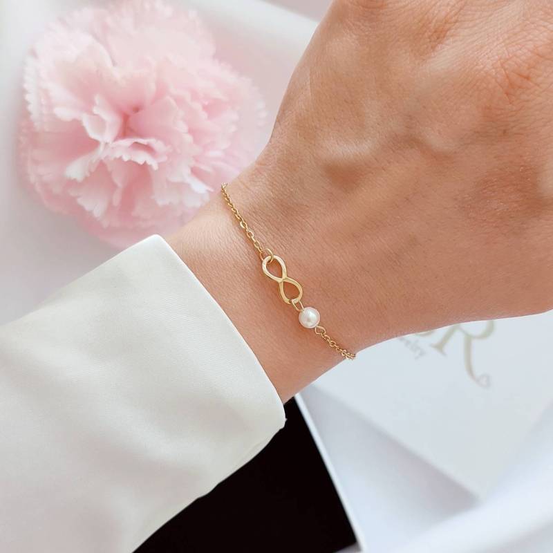Infinity Armband Mit Süßwasser Perle Gold, Unendlichkeitszeichen, Geschenke Für Frauen von SRJewelryDE