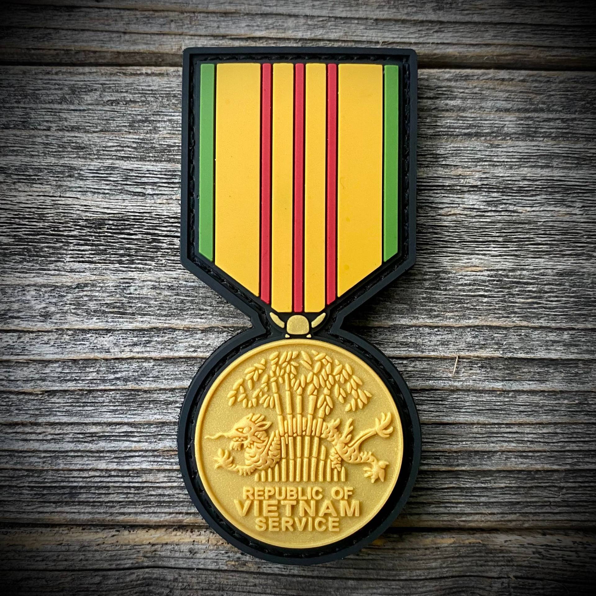 Vietnam Service Medal Pvc Aufnäher - U.s. Military Army, Navy, Marine Corps, Air Force Gold Metallic Haken Und Loop Rücken von SRPatchCo