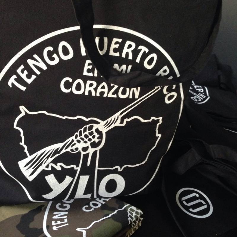 Young Lords Organisation Schwarz Canvas Tragetaschen/" von SST3NYC