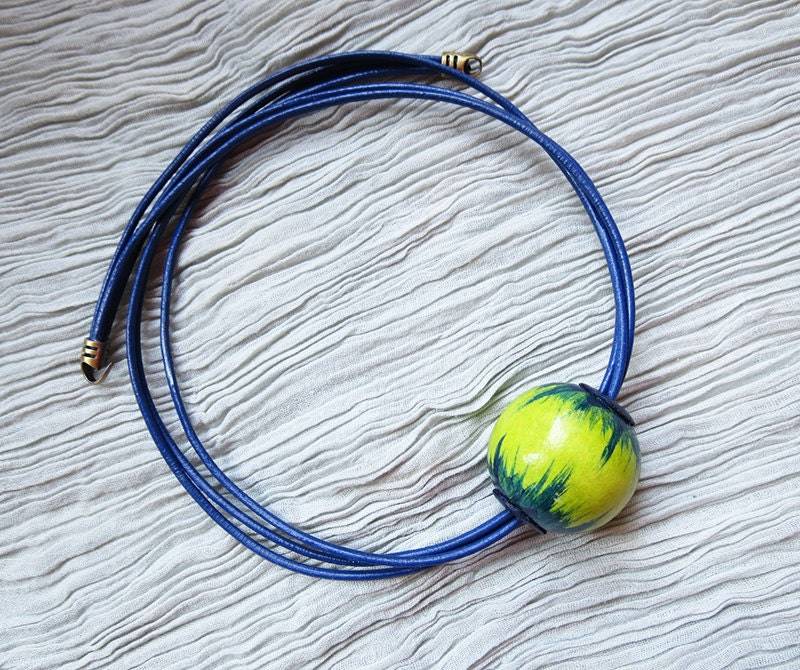 Dunkelblaue Und Grüne Statement-Halskette, Lederkette, Leder Holz Halskette von SShBoutique