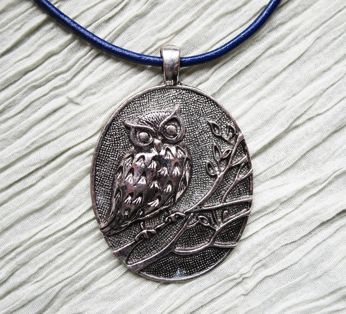 Eule Anhänger Lederkette, Dunkelblaues Leder, Halskette, Lange Statement Halskette von SShBoutique